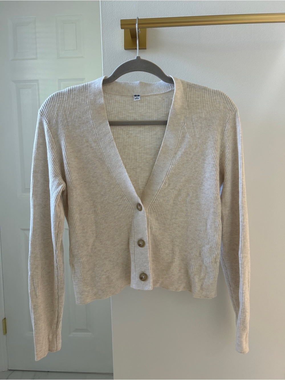 Uniqlo Women’s Cream Ribbed V-Neck Button Cardigan Size S